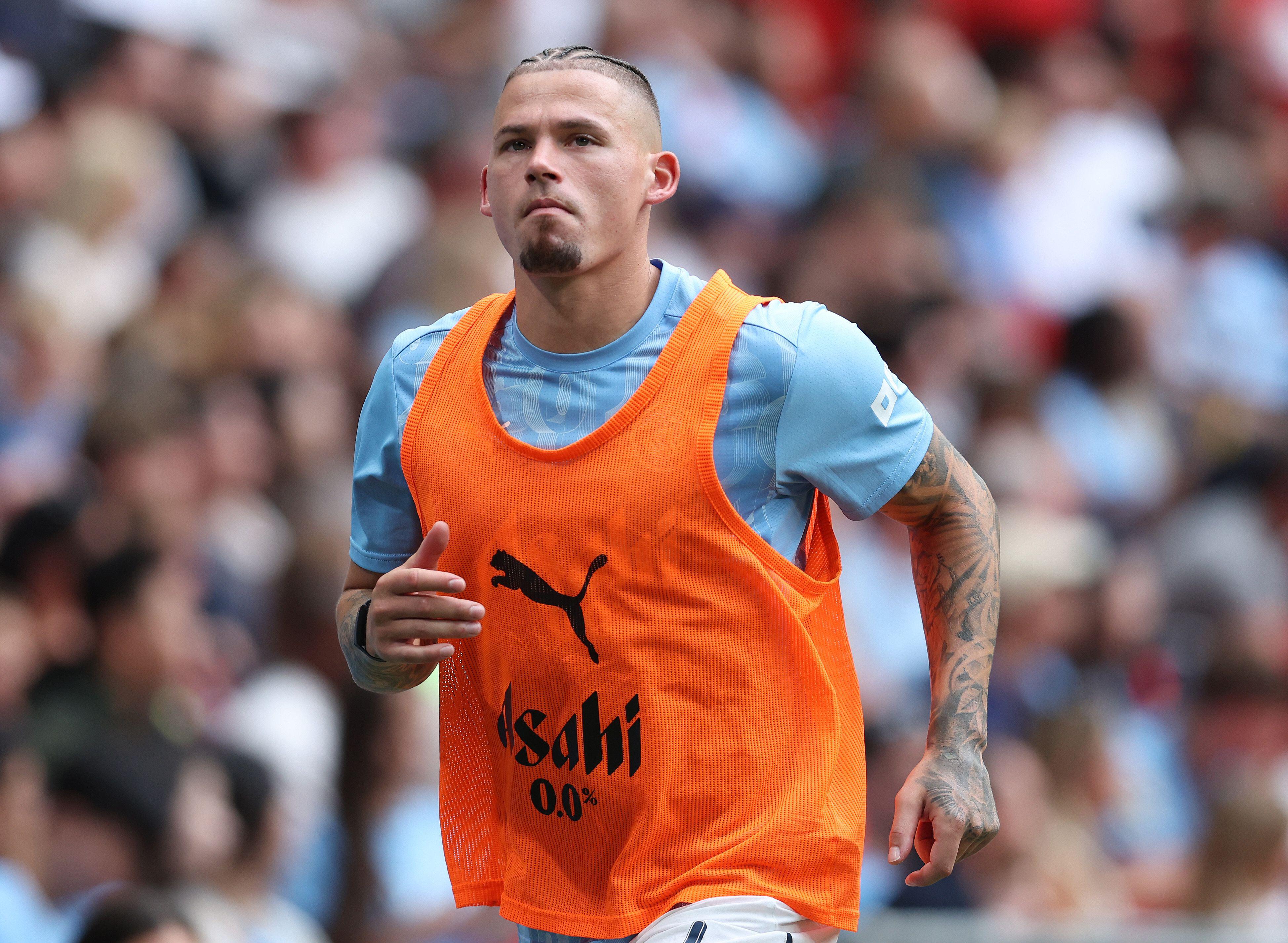 Kalvin Phillips warming up for Manchester City