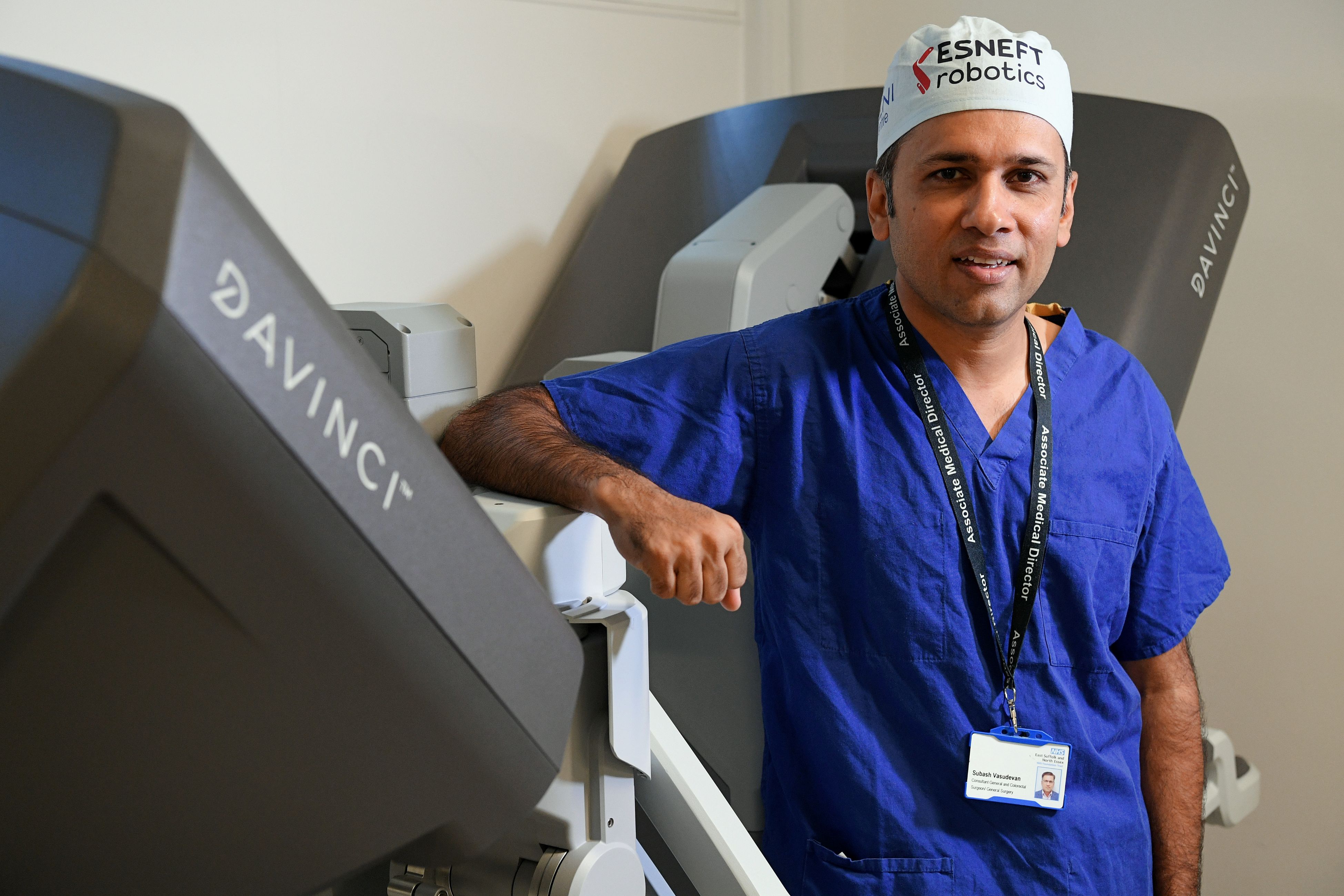 Subash Vasudevan at the Da Vinci console where the surgeon sits to control the robot