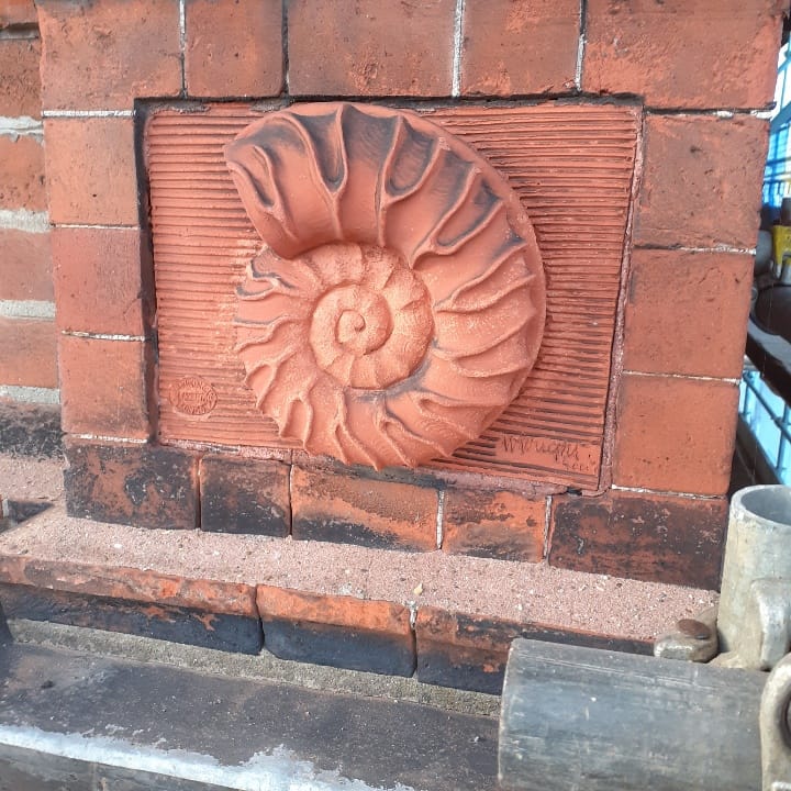 The ammonite bore a striking resemblance to the one depicted in the facade