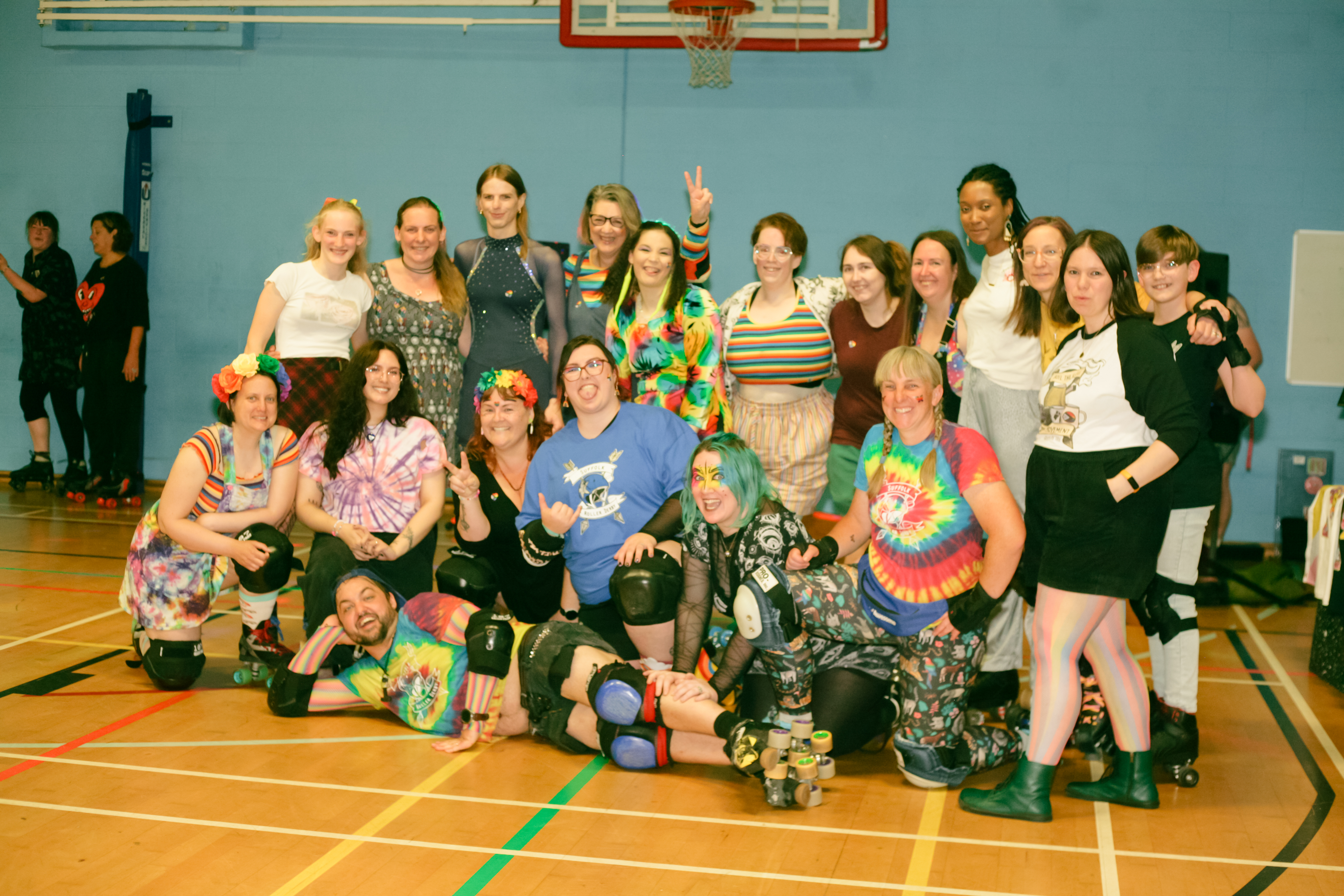 A large team of skaters in a group smiling