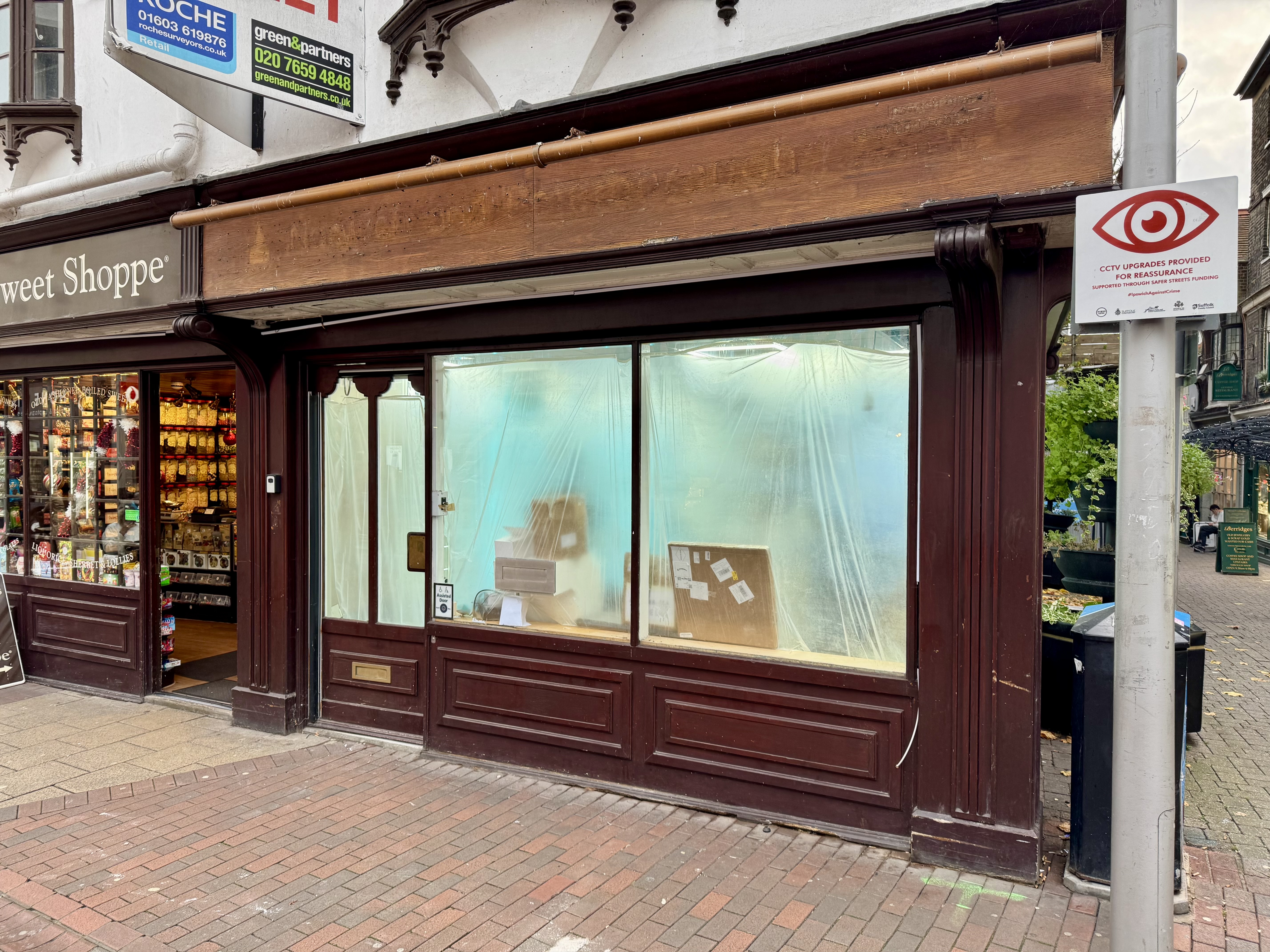 30 Tavern Street is set to become one of Ipswich's biggest phone repair and vape outlets