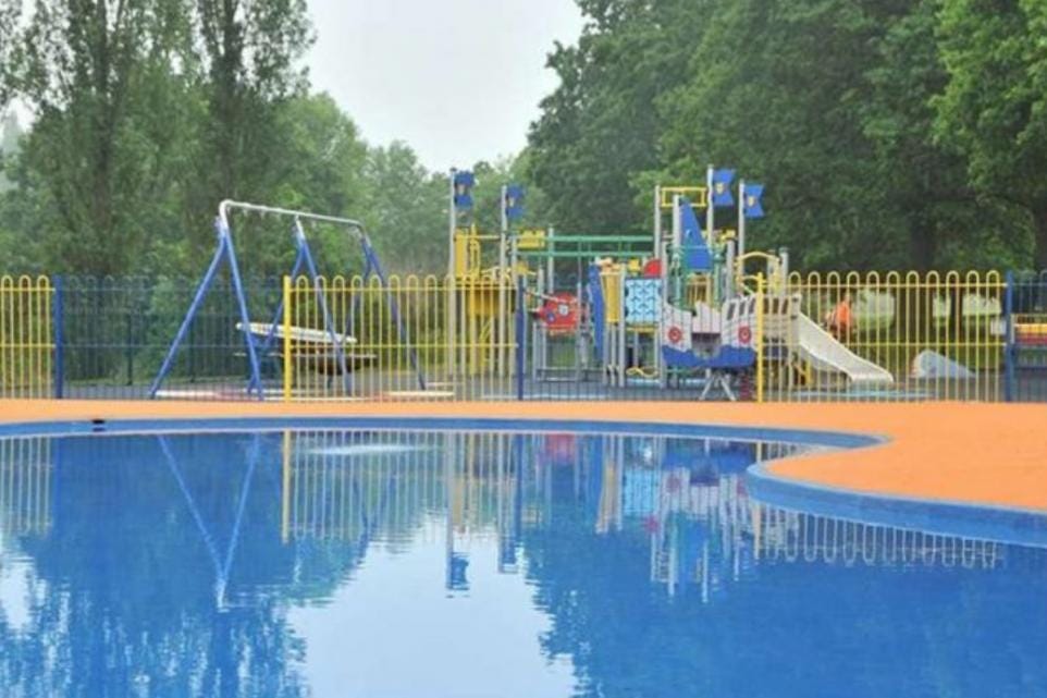 Hollywells splash pod