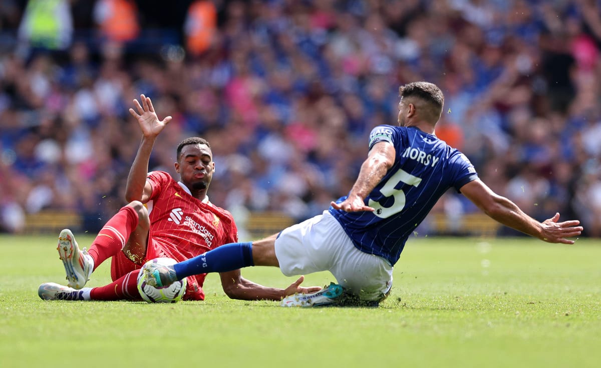 Sam Morsy sliding tackle